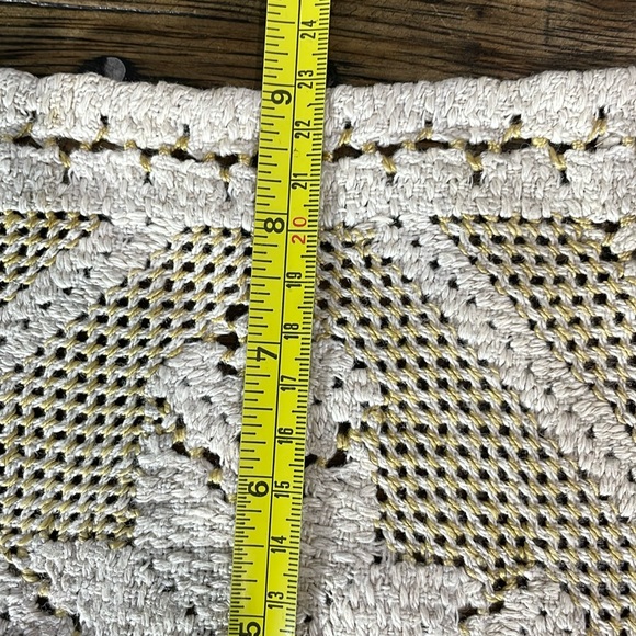 Hardanger doily in cream and gold. Beautiful hand crafted piece vintage - Picture 13 of 17